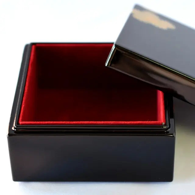 Small square box, red and white flower | Jewelry Cases