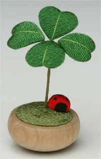 Yurayura clover Ladybug