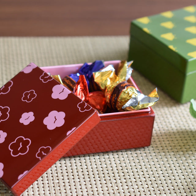 Lacquer box Small coin purse and jewelry case