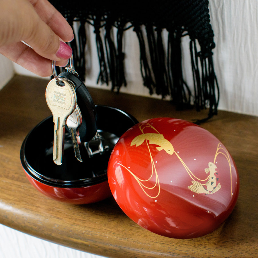 Bonbon container, lacquered candy box, bonbonniere