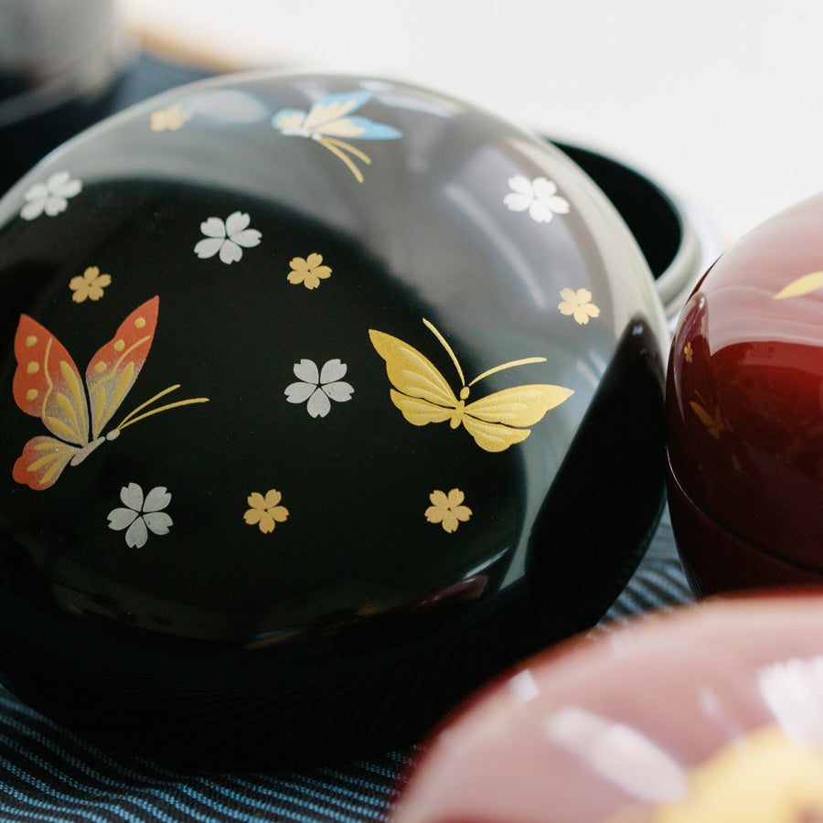 Bonbon container, lacquered candy box, bonbonniere