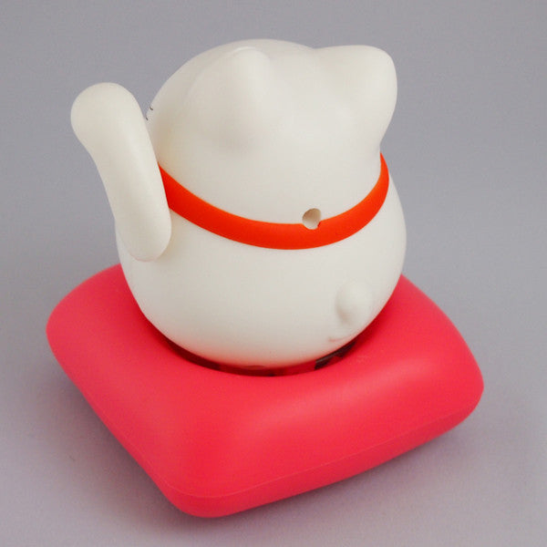 Solar Powered Maru Maru Happy Manekineko Pink