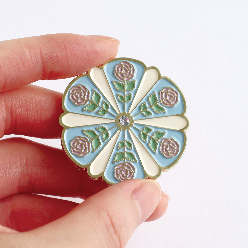 KUNIKA PIN BADGE