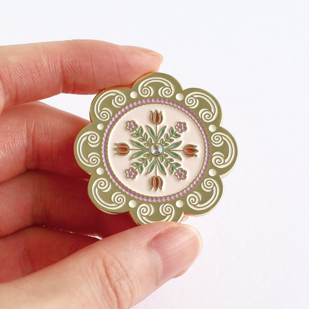 KUNIKA PIN BADGE